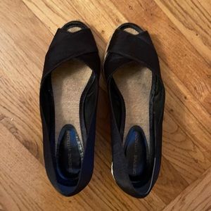 Adrienne Vittadini Bailey Espadrille Wedge in black - women’s size 8.5M.